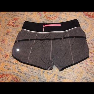 lululemon🧘🏼‍♀️speed shorts! size 4! gently used